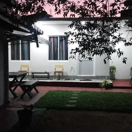 Araliya White House Apartment Negombo Exterior foto