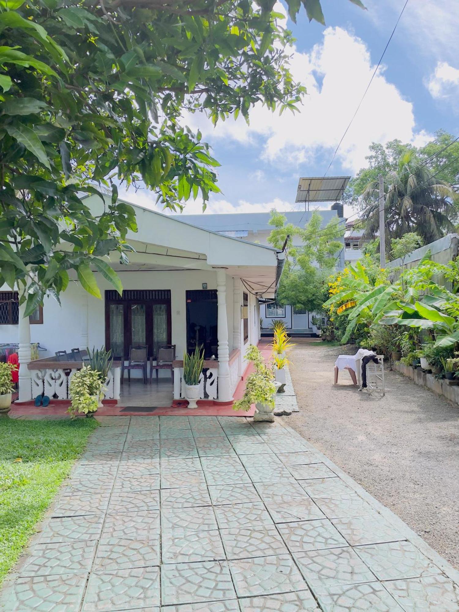 Araliya White House Apartment Negombo Exterior foto